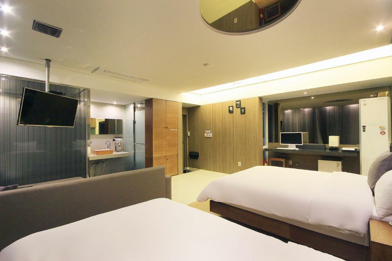 H Drive Hotel Iksan Εξωτερικό φωτογραφία